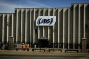 梦见香菜陷入丑闻的巴西肉类巨头JBS在美上市 首日开盘报13.65美元